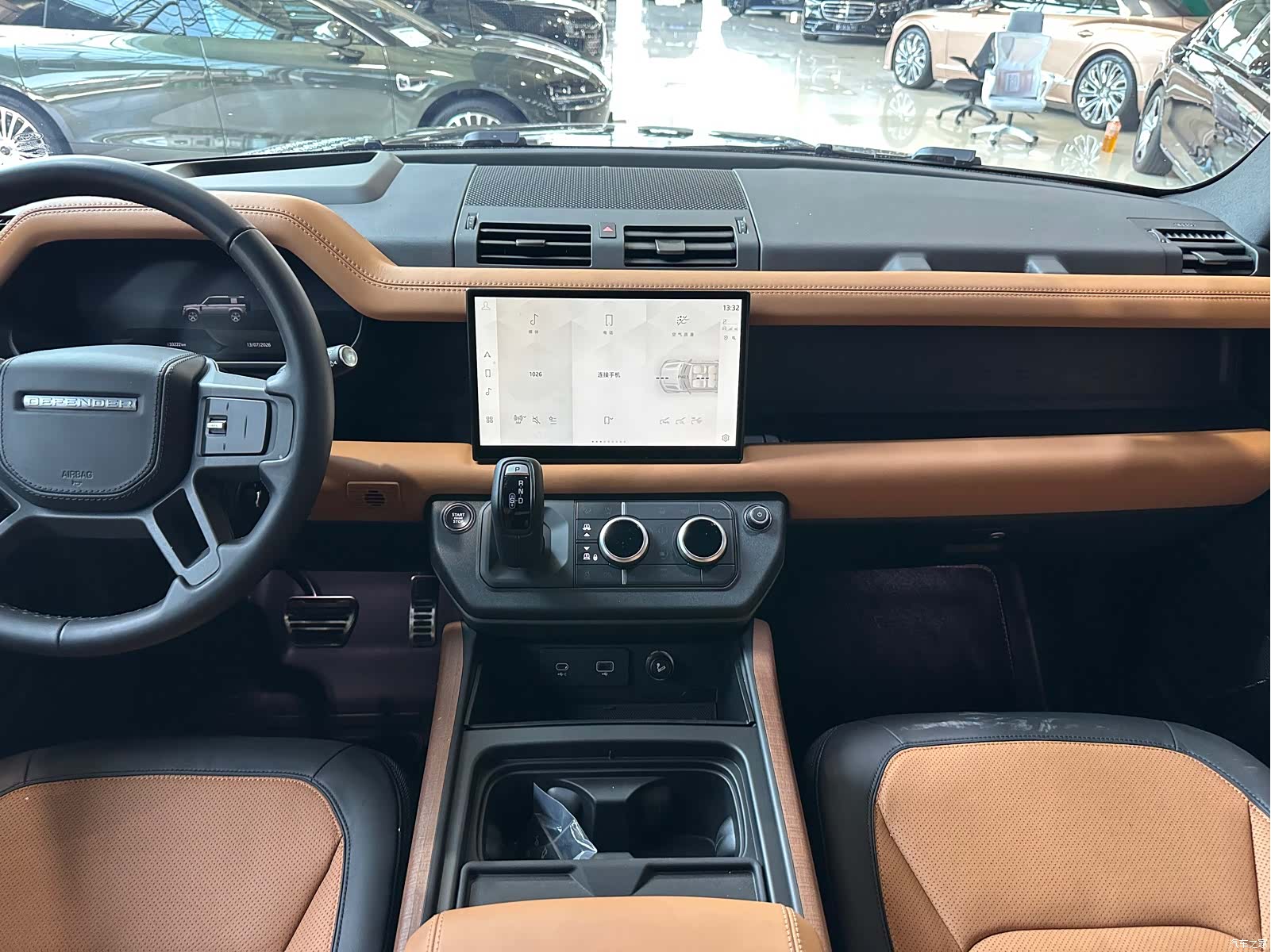 Land Rover Defender, 2023 14