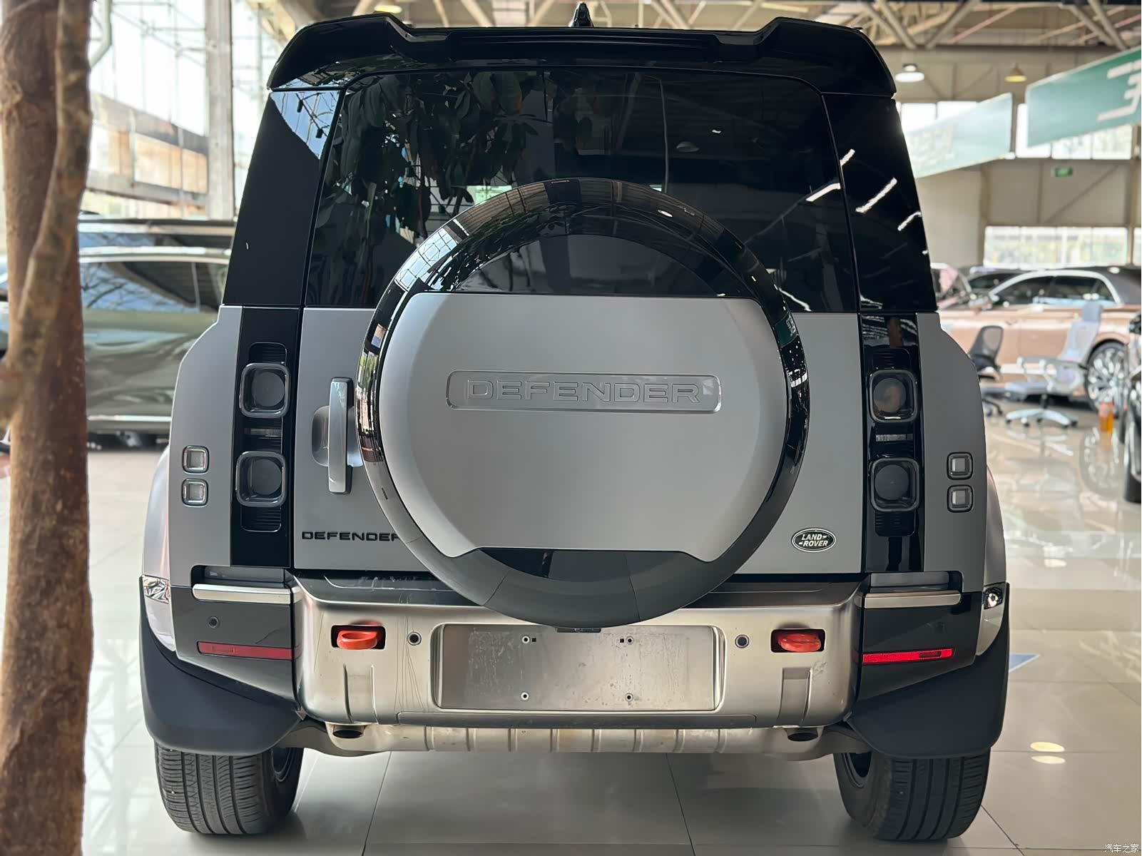 Land Rover Defender, 2023 6