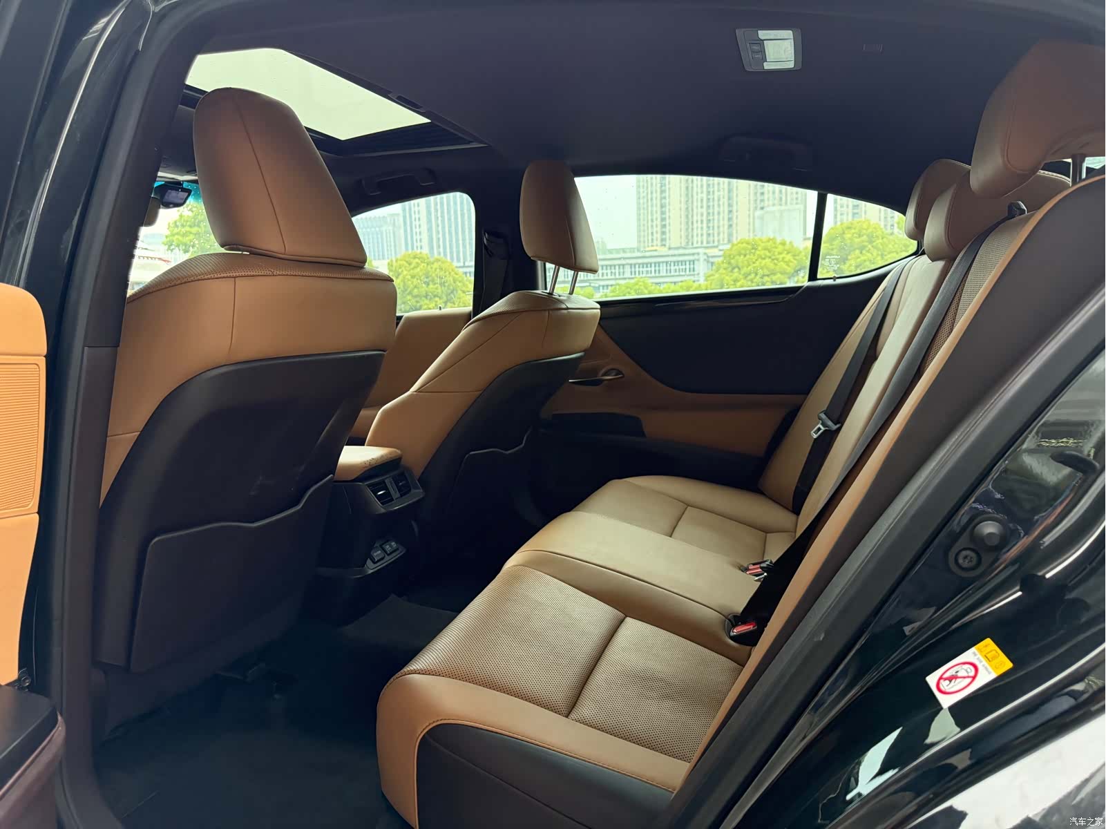 Lexus ES, 2019 12