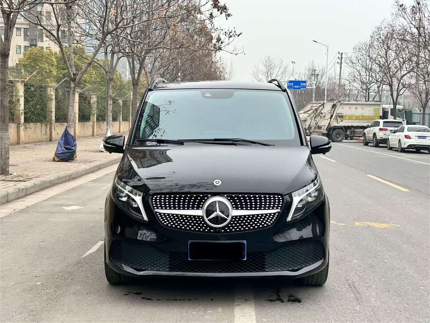 Mercedes-Benz V-Class, 2023 1