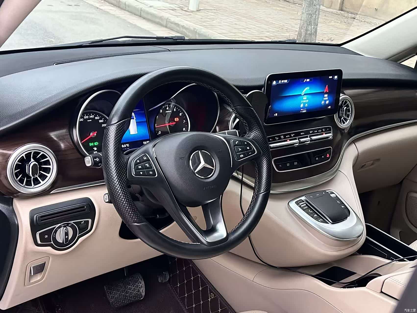 Mercedes-Benz V-Class, 2023 7