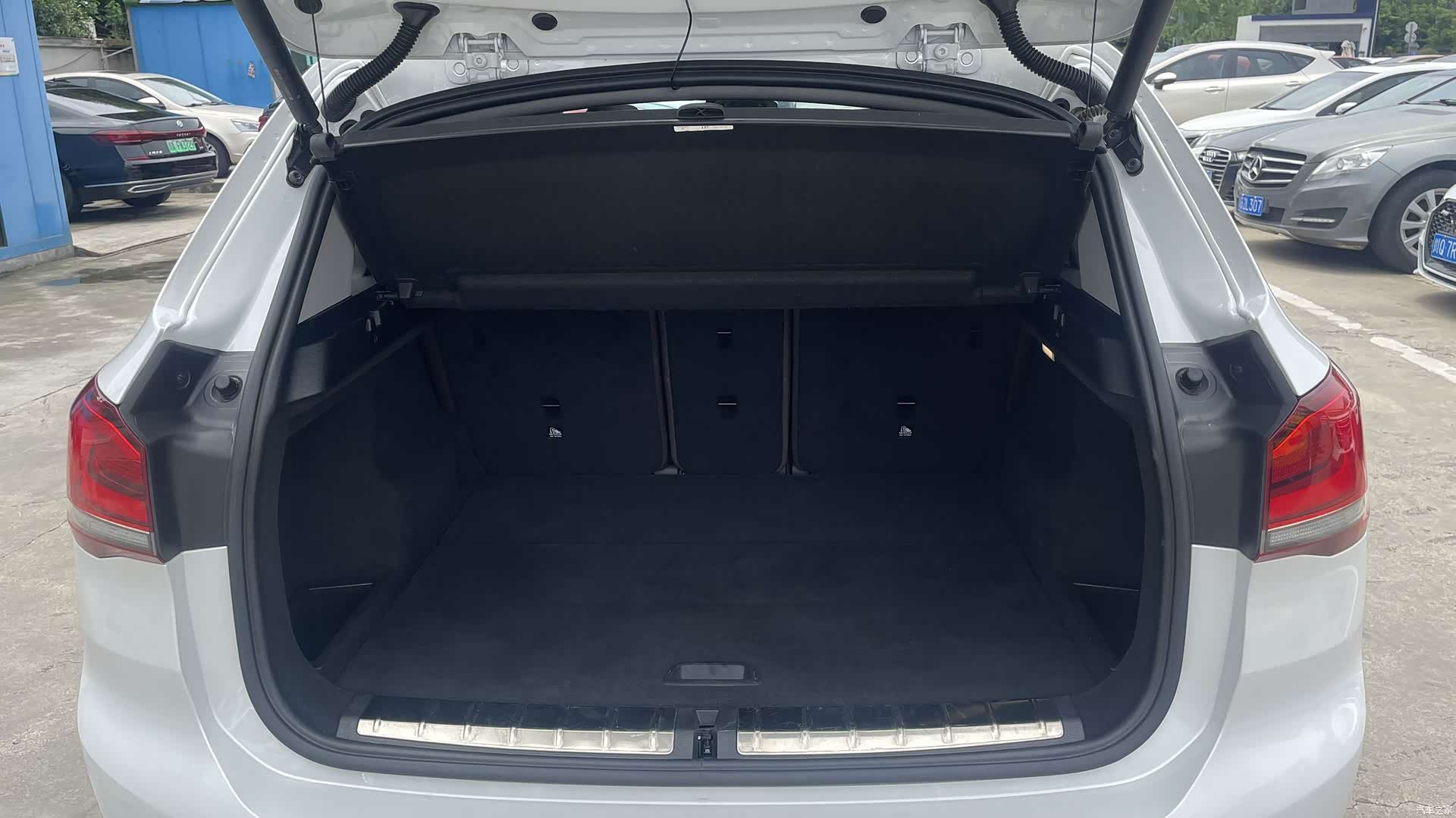 BMW X1, 2023 все фото