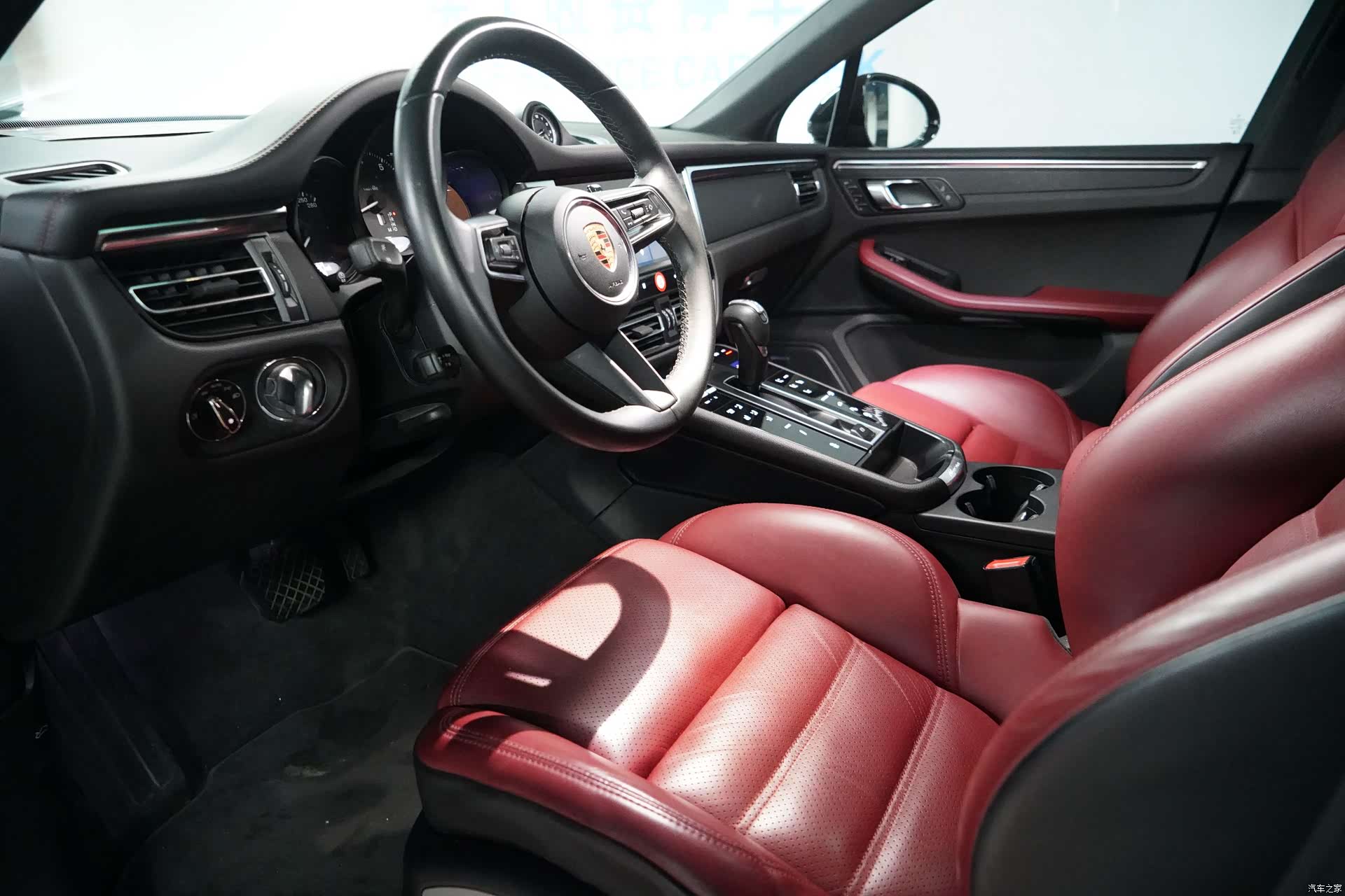 Porsche Macan, 2023 все фото