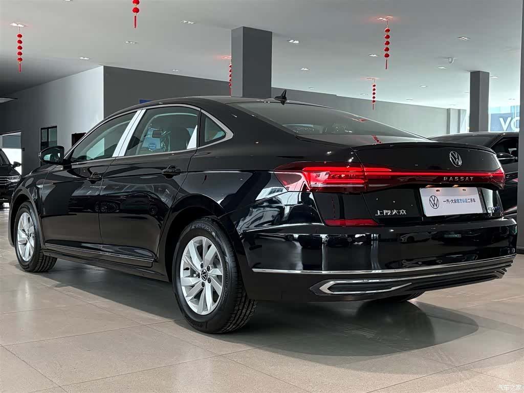Volkswagen Passat, 2025 4