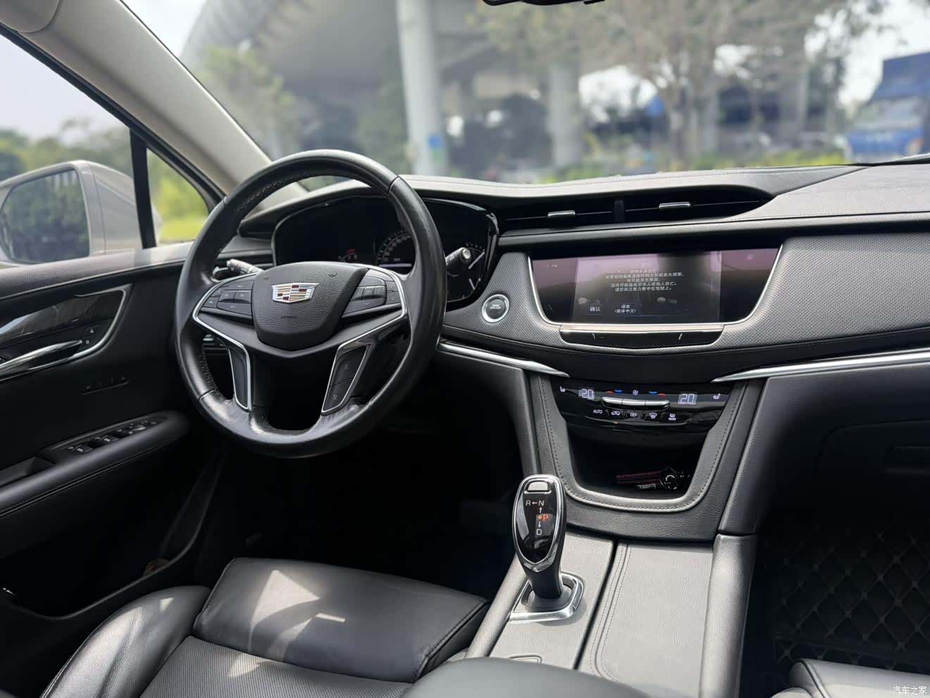 Cadillac XT5, 2017 10