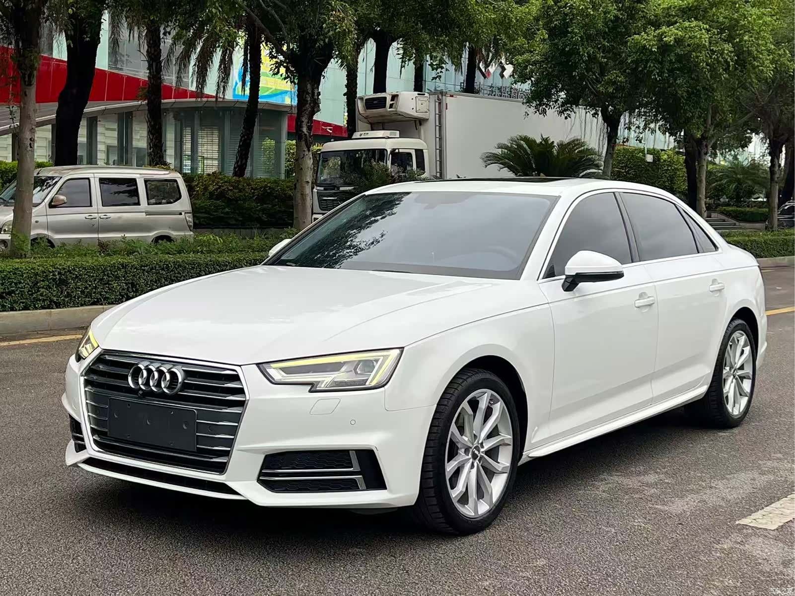 Audi A4L, 2018 1