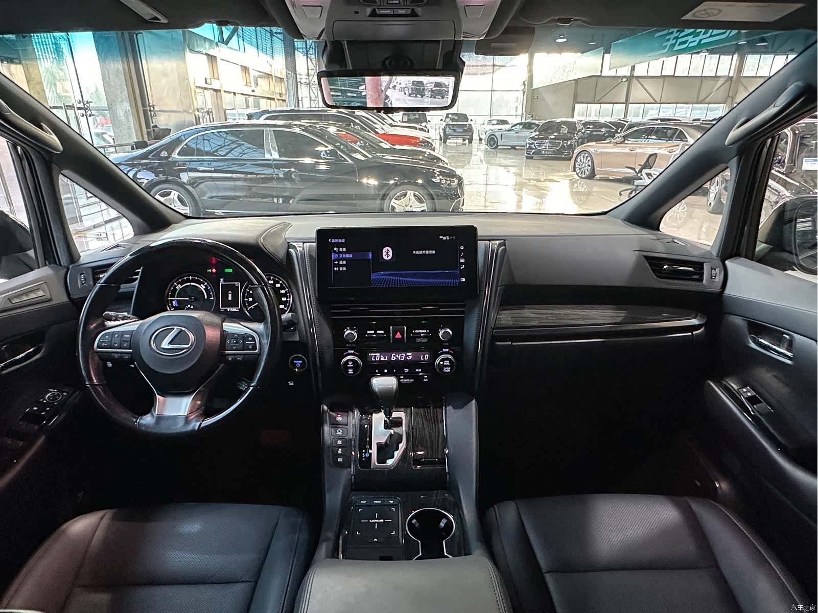 Lexus LM, 2021 22