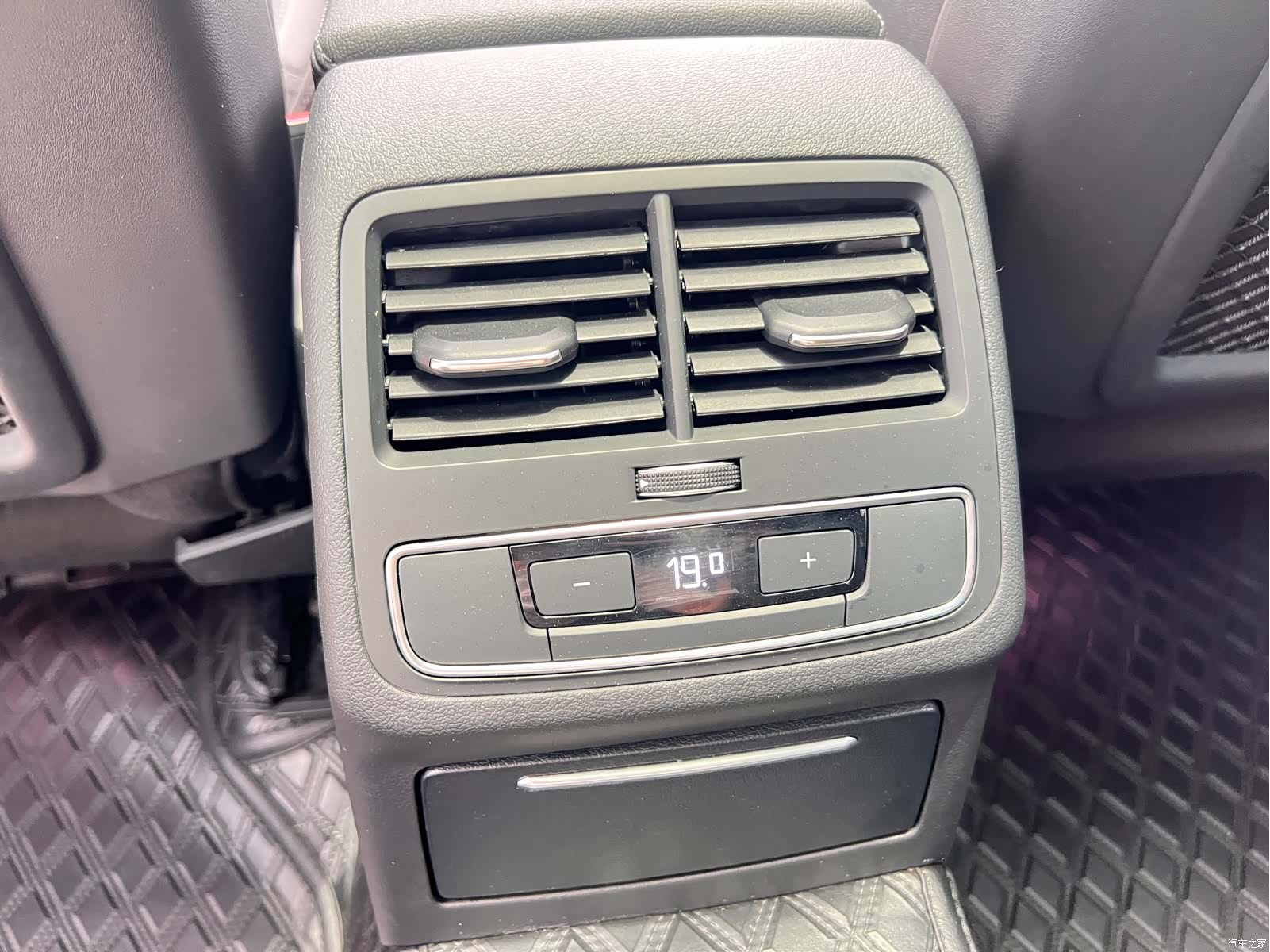 Audi A4L, 2023 32