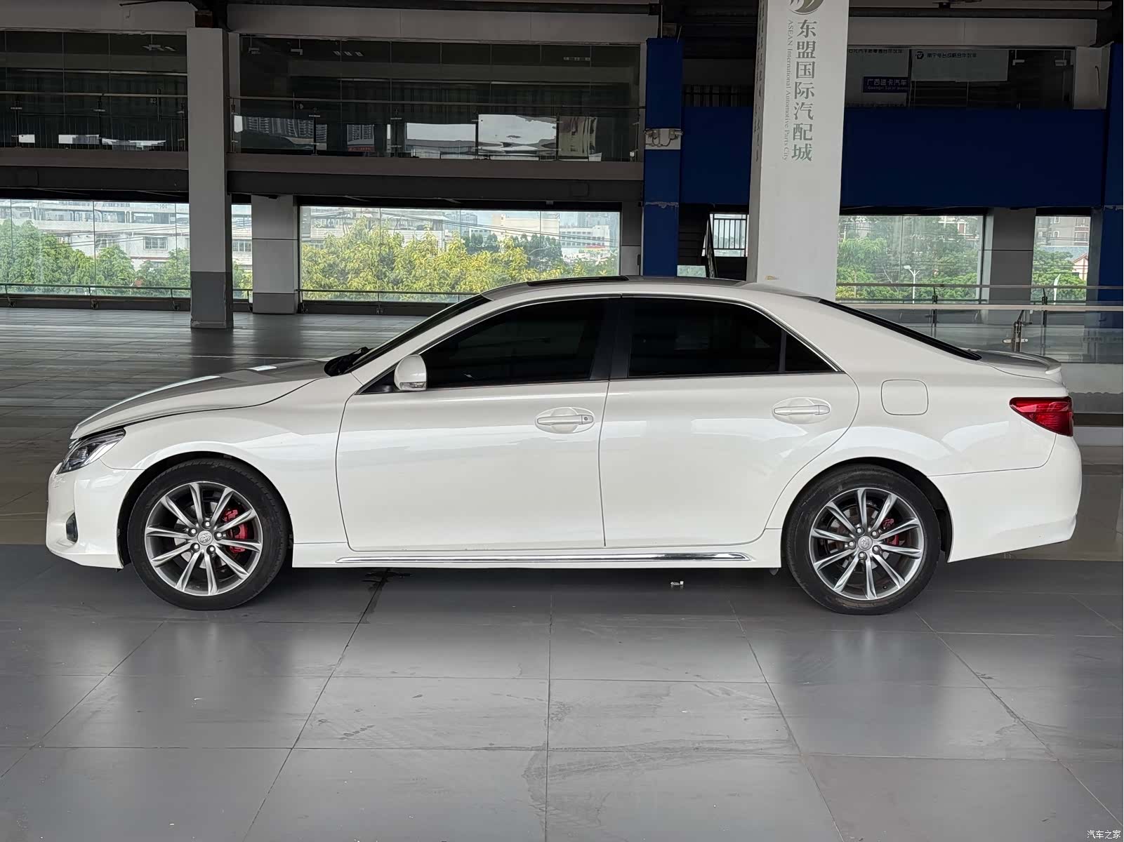 Toyota 2.5V, 2016 3