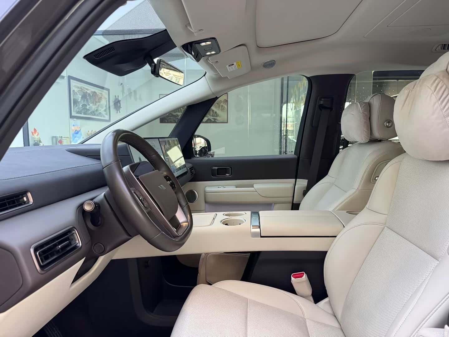 Li Auto MEGA, 2024 4