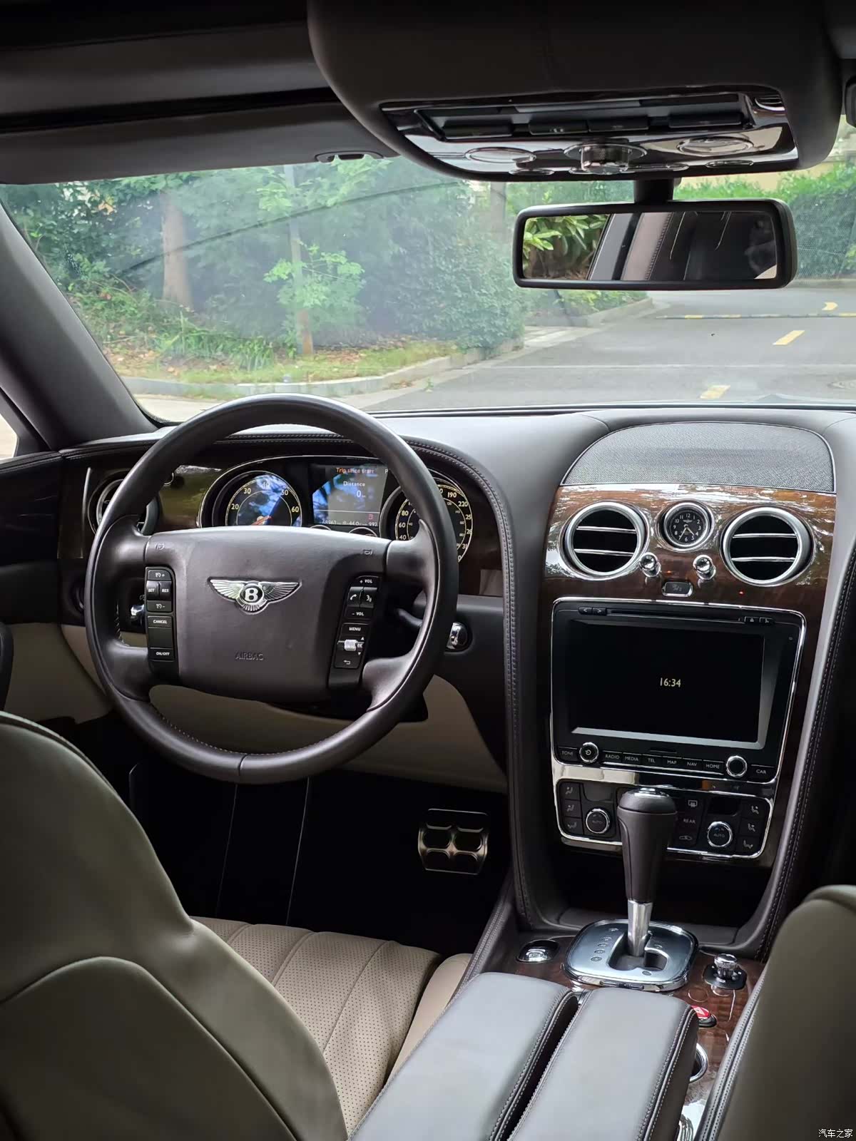 Bentley Flying Spur, 2016 15