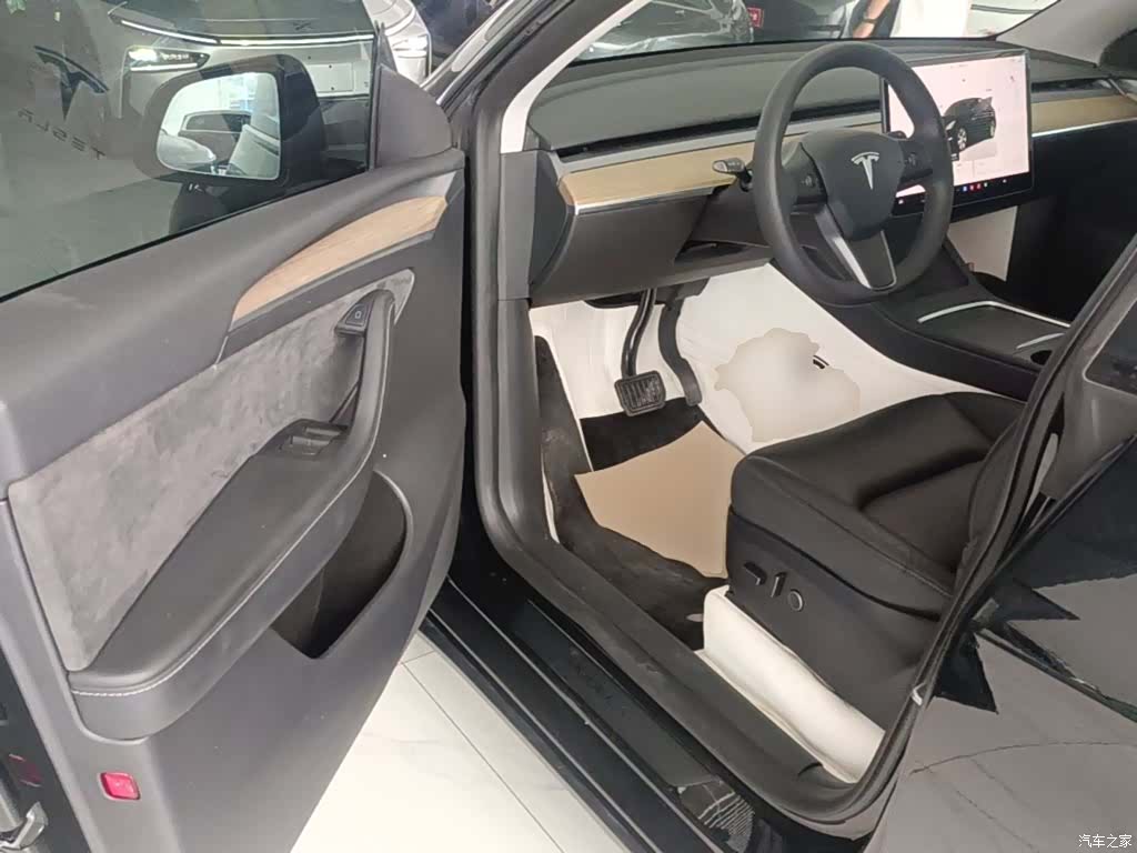 Tesla Model Y, 2023 16