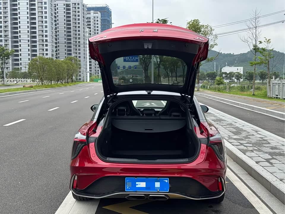 Hongqi H6