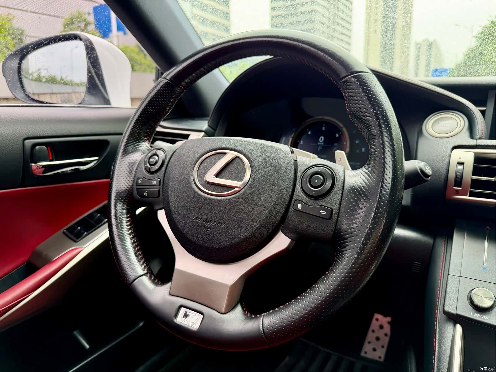 Lexus IS, 2016 25