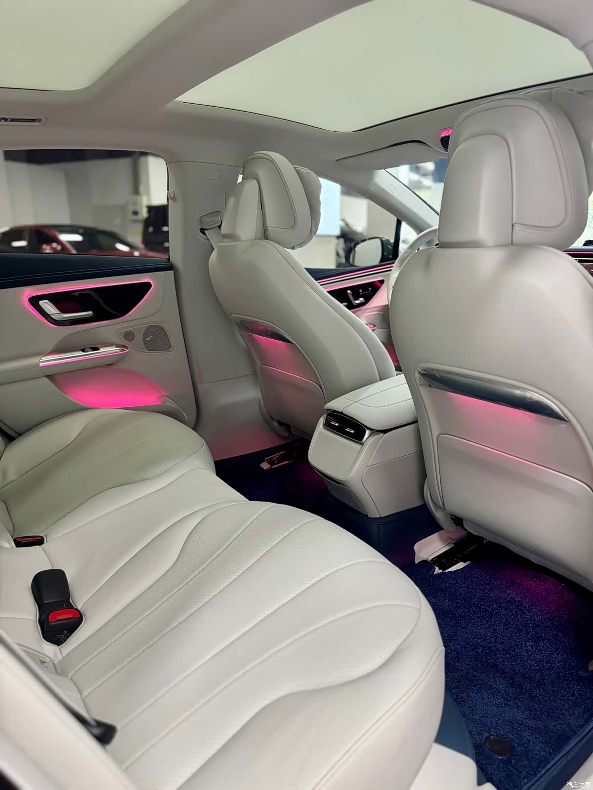 Mercedes-Benz EQE, 2025 11