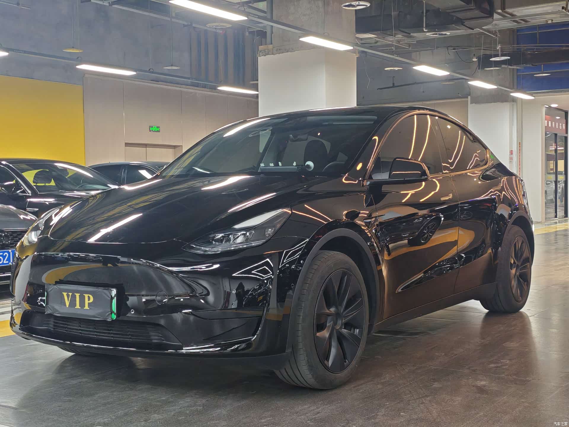 Tesla Model Y, 2023 1