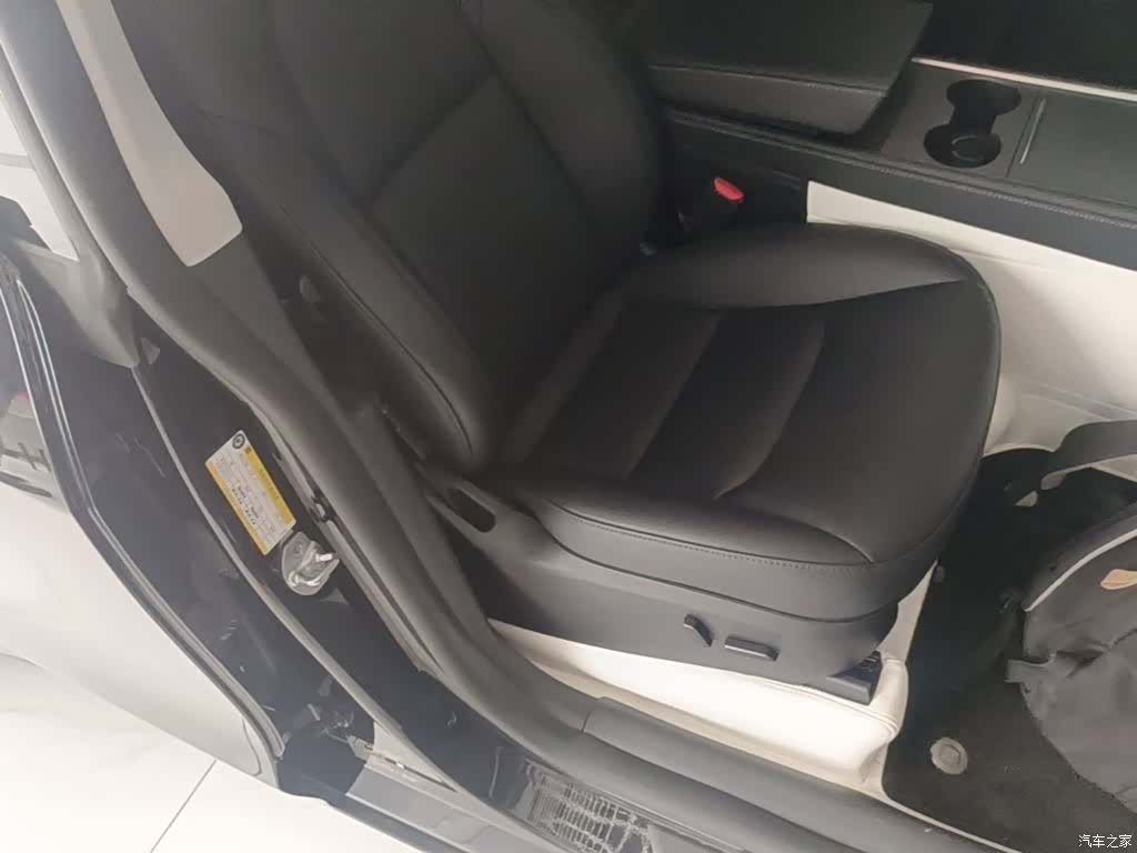 Tesla Model Y, 2023 25