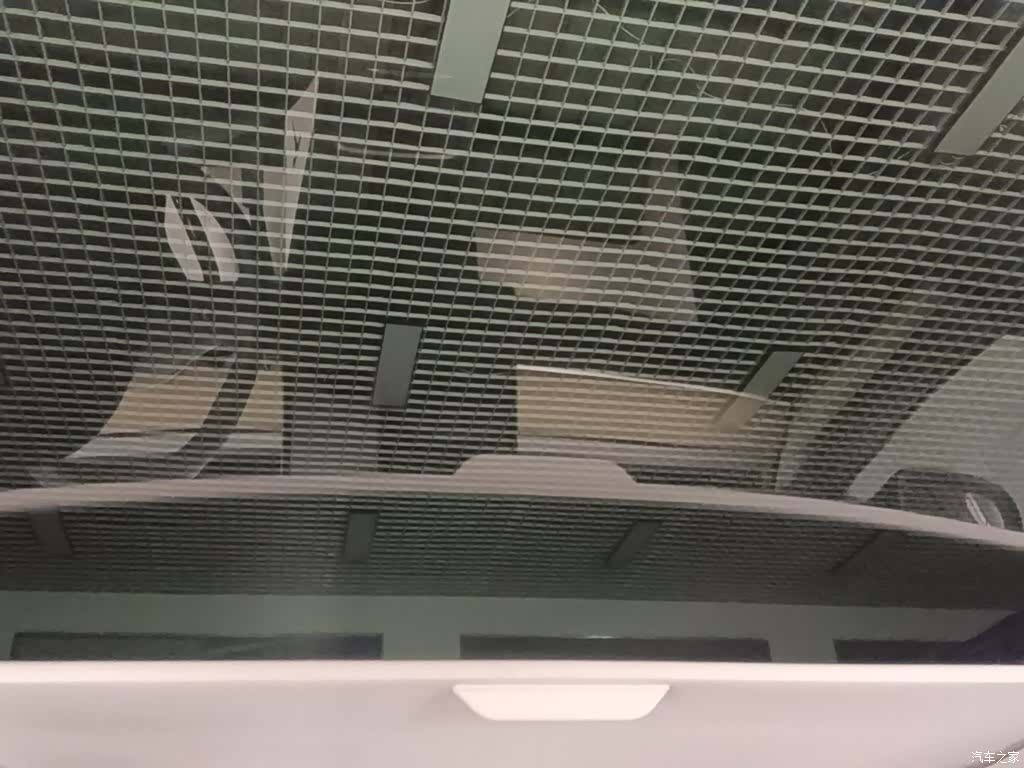 Tesla Model Y, 2023 18