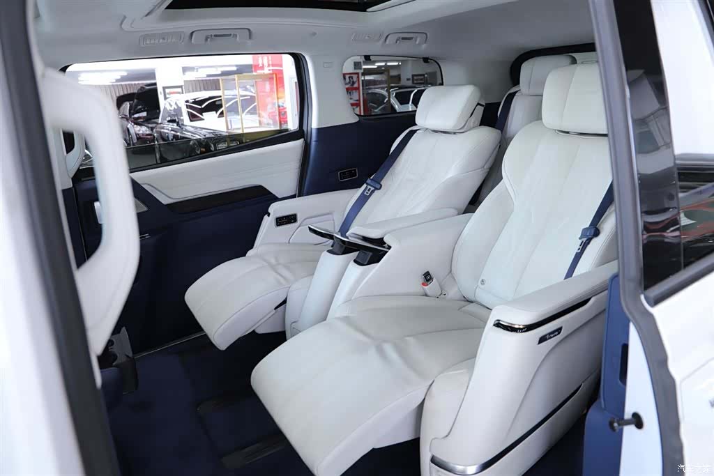 Buick Century, 2023 8