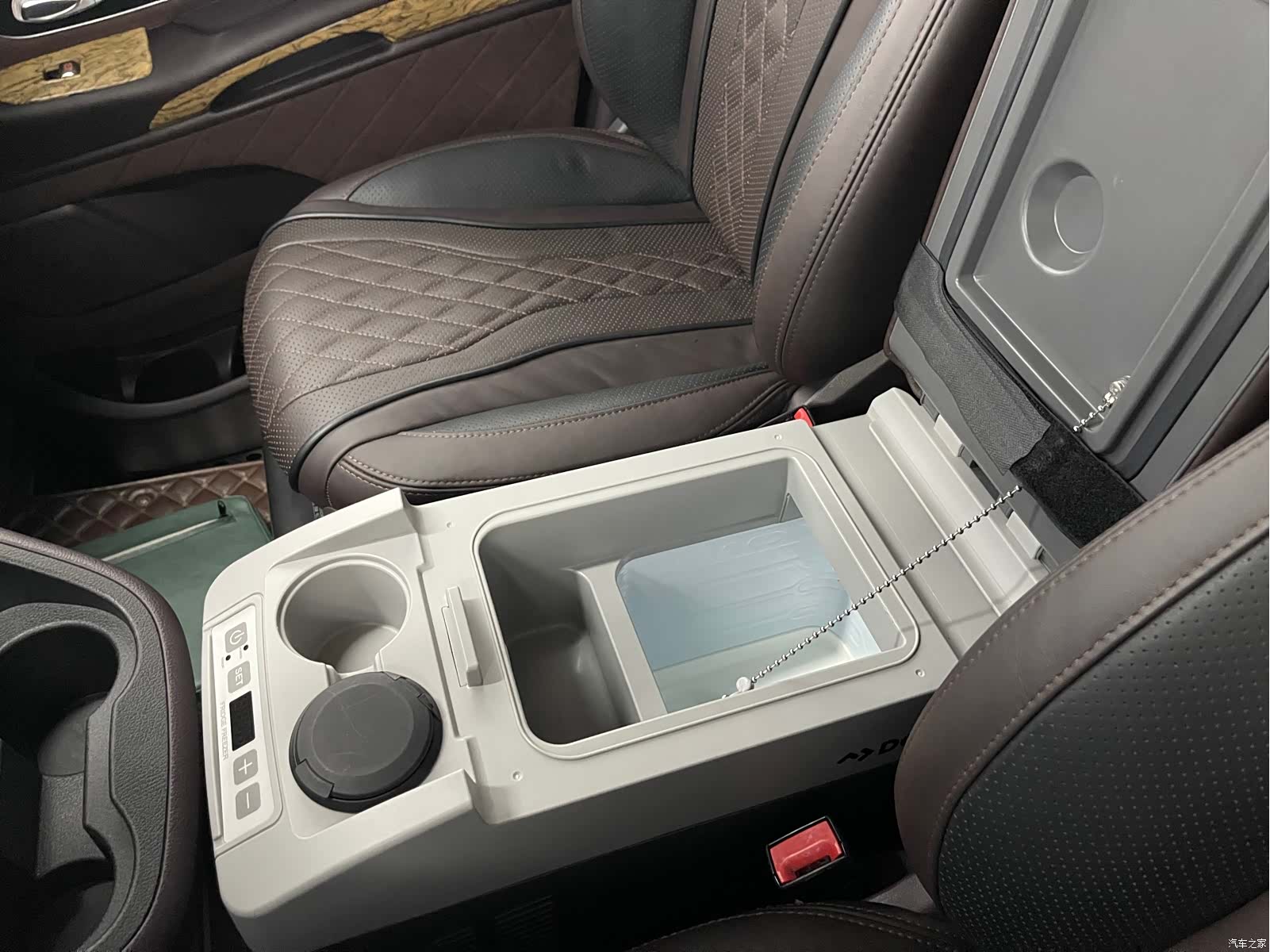 Mercedes-Benz 7, 2019 22