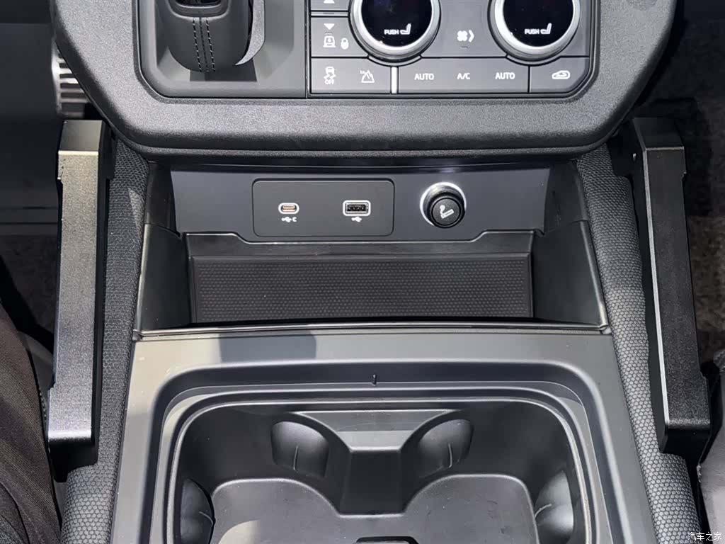 Land Rover Defender, 2024 10