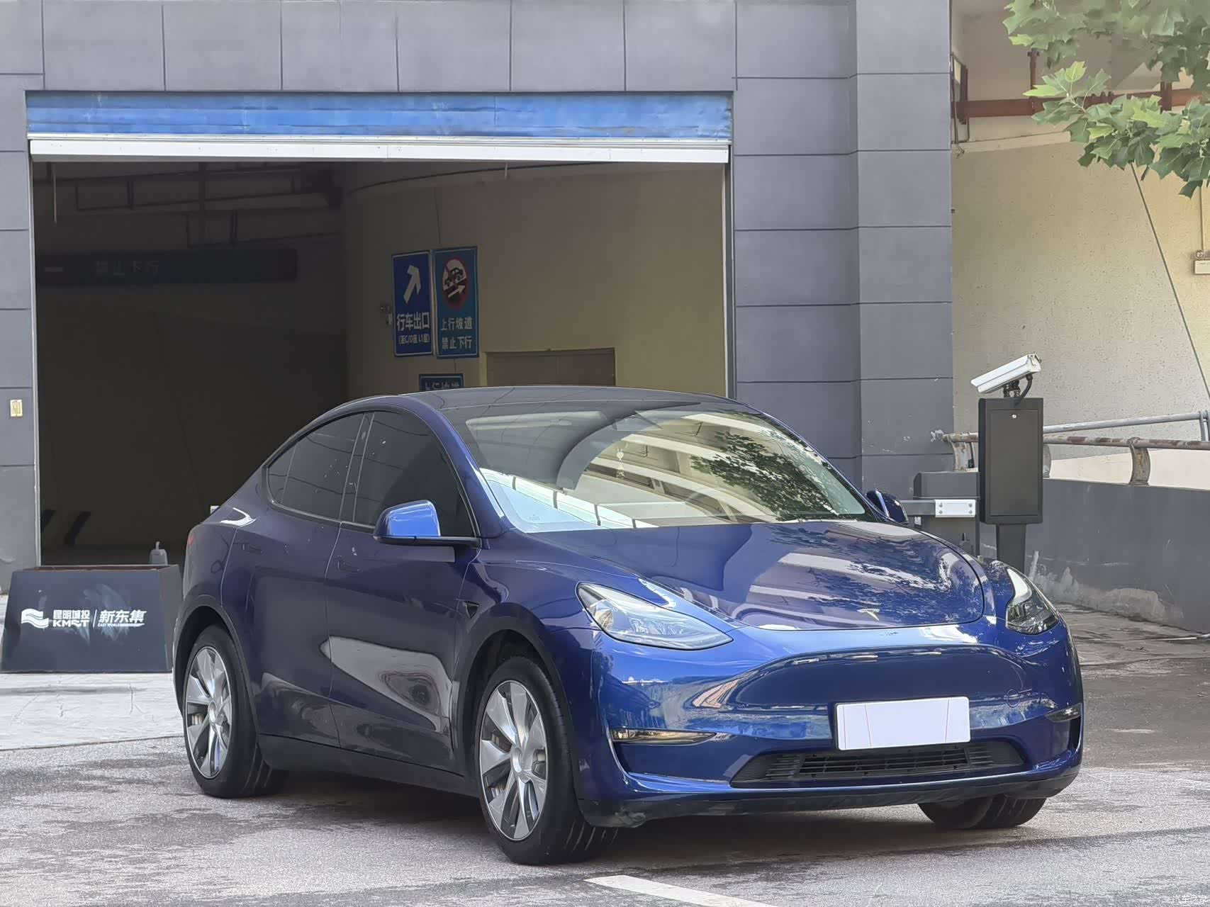 Tesla Model Y, 2021 3