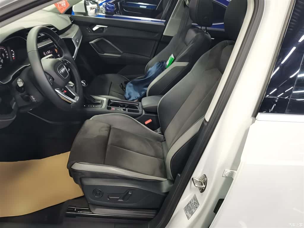 Audi Q3, 2022 11