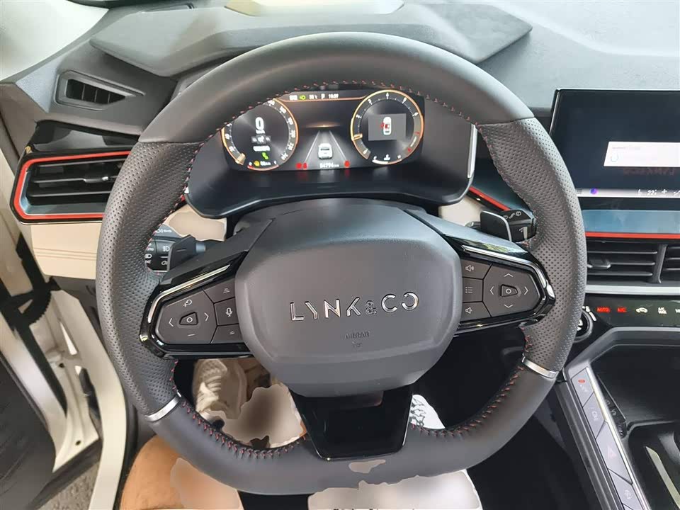 Lynk & Co 06 Lynk & Co 06