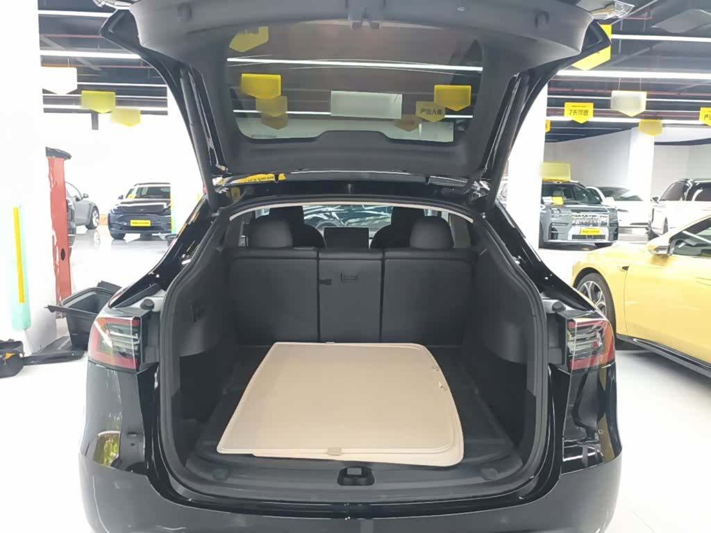 Model Y, 2023 15
