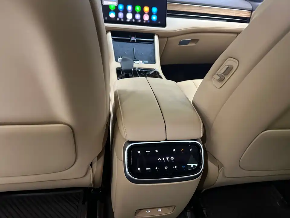 AITO Ask the world M7