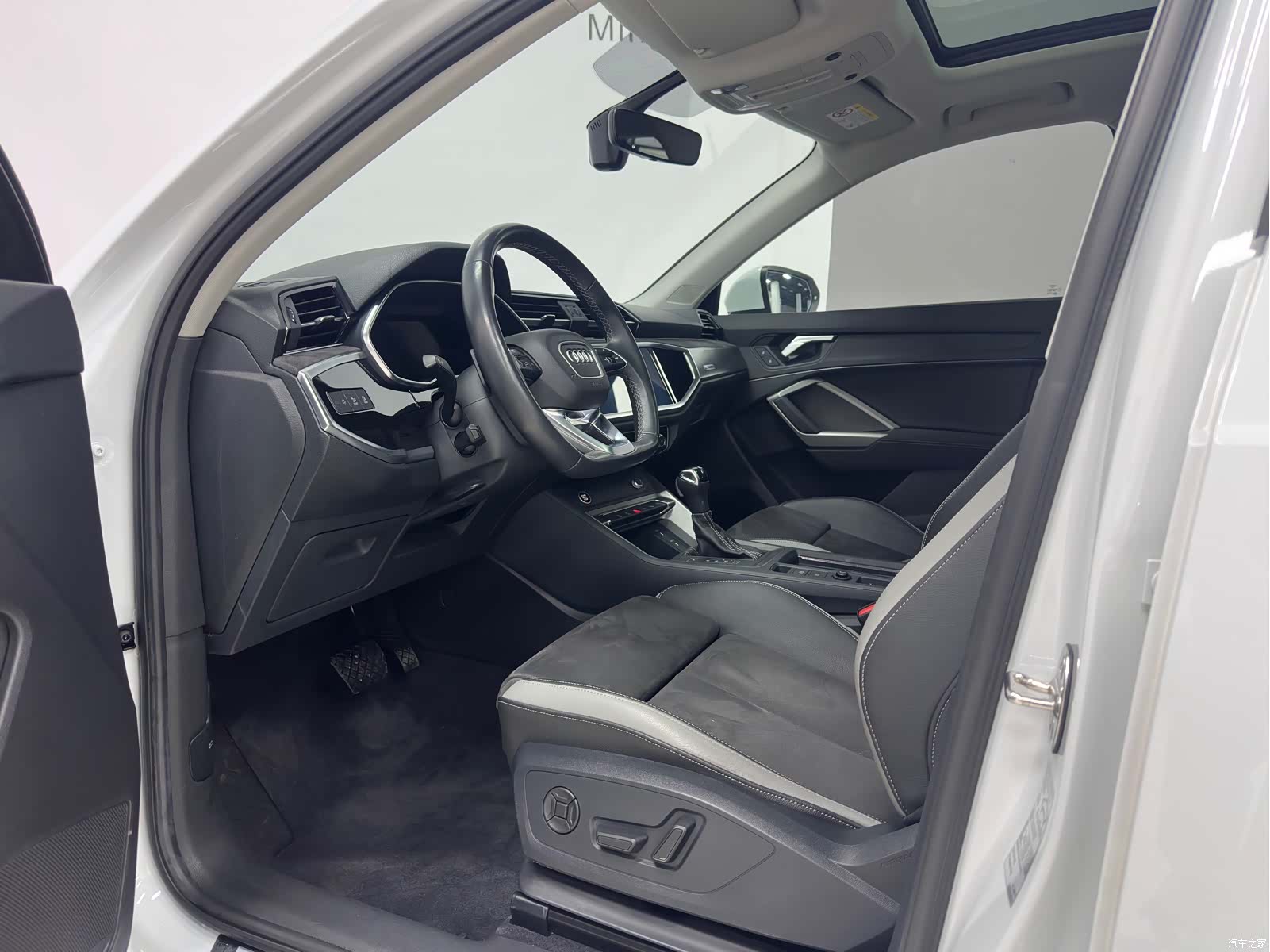 Audi Q3, 2022 10
