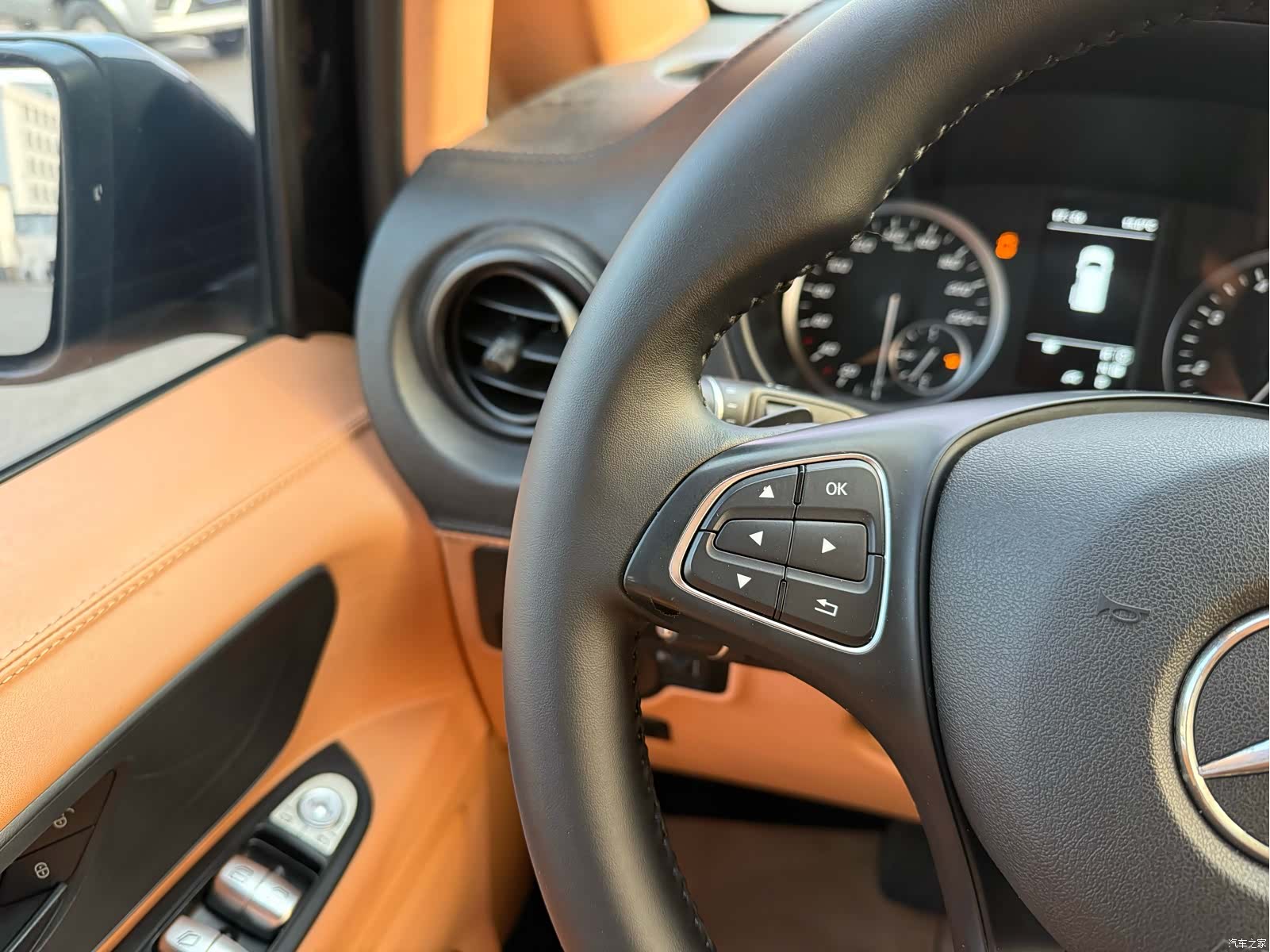 Mercedes-Benz 7, 2021 10