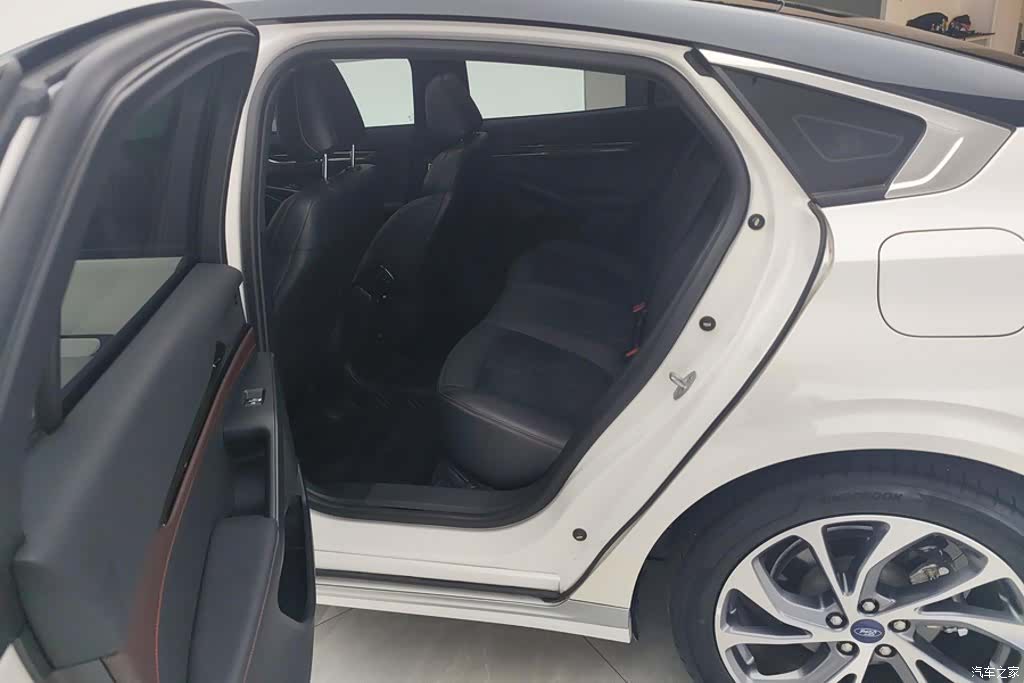 Ford Mondeo, 2023 11