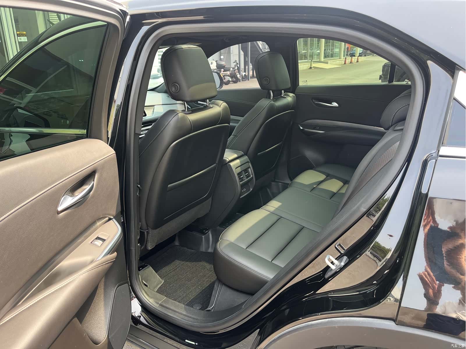 Cadillac XT4, 2023 10