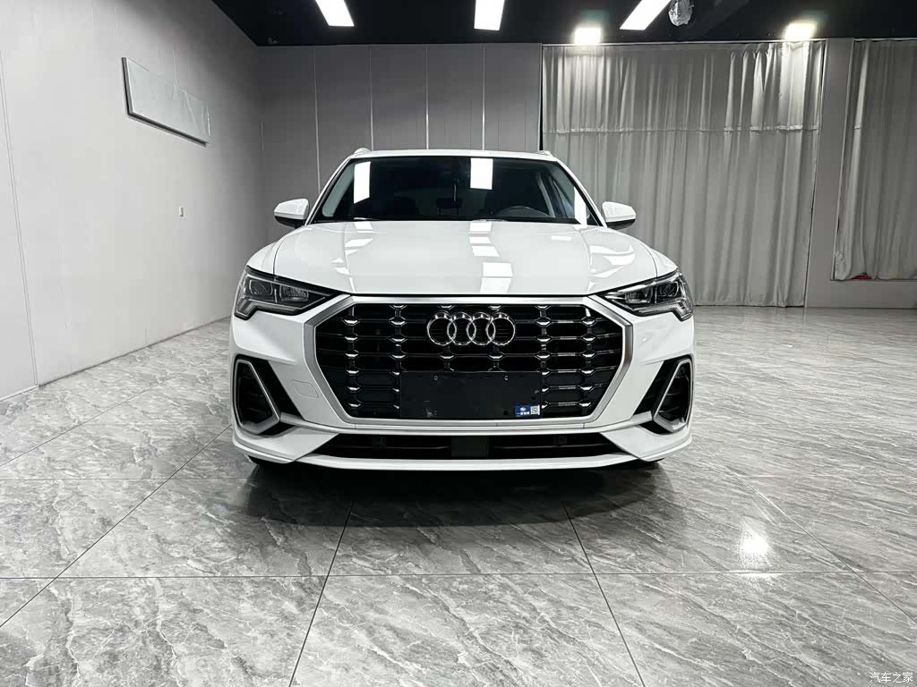 Audi Q3, 2023 2