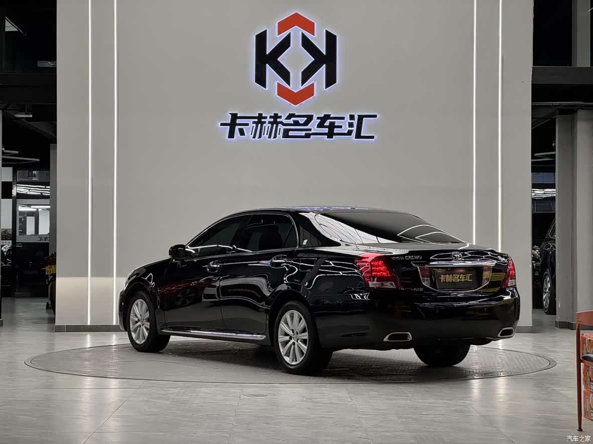 Toyota Crown, 2011 4