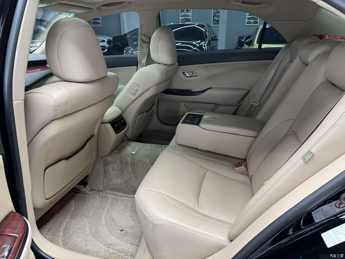 Toyota Crown, 2011 10