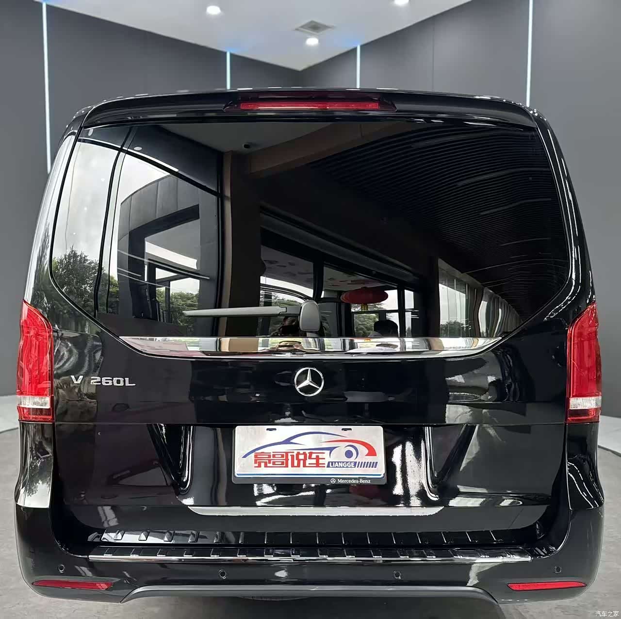 Mercedes-Benz V-Class, 2024 7