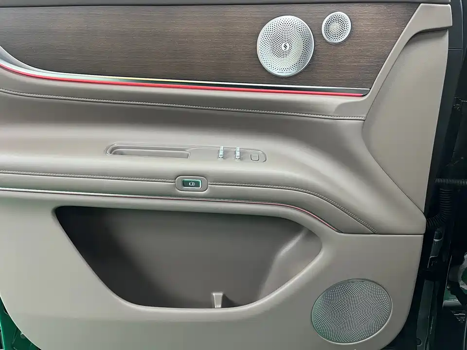 AITO Ask the world M9