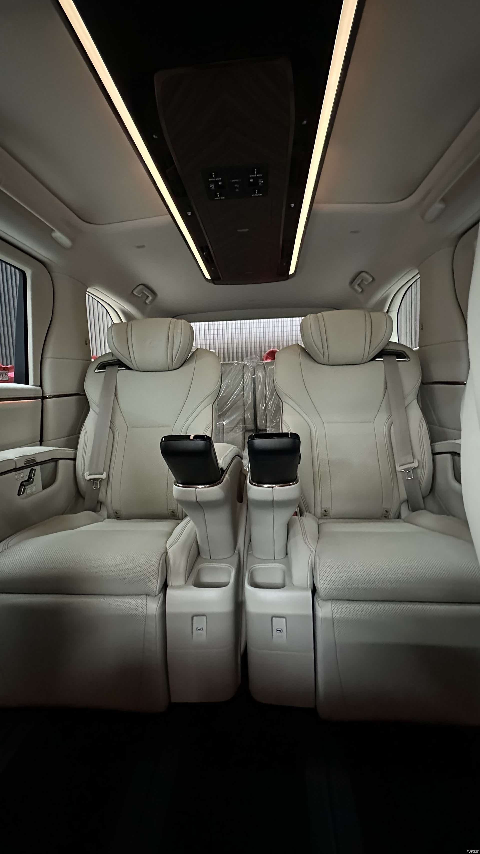 Lexus LM, 2025 12