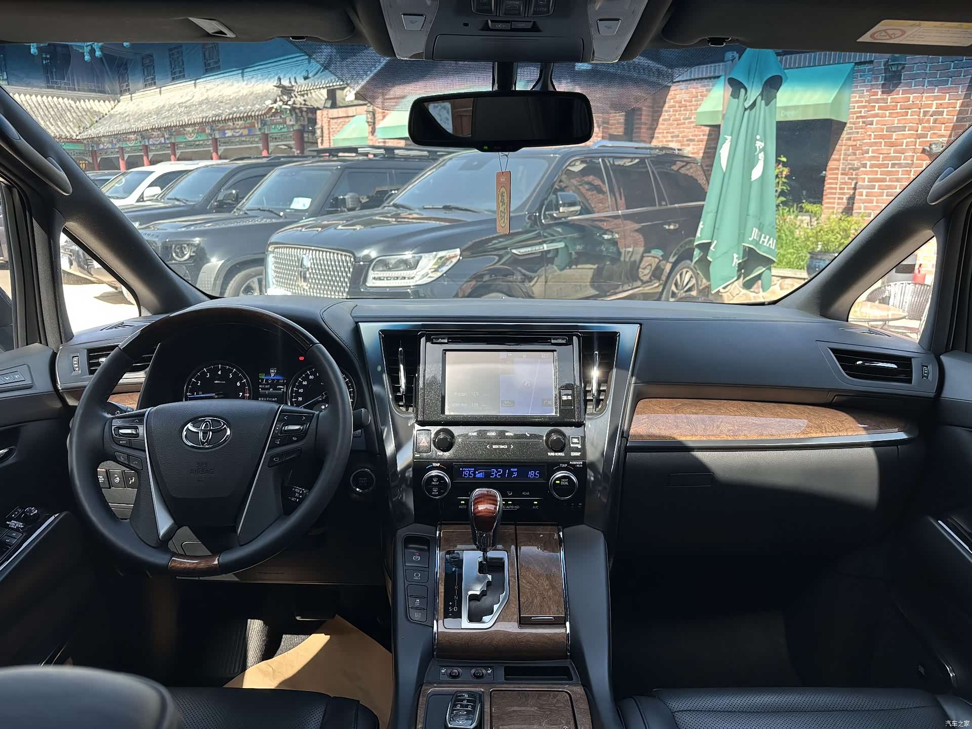 Toyota Alphard, 2017 21