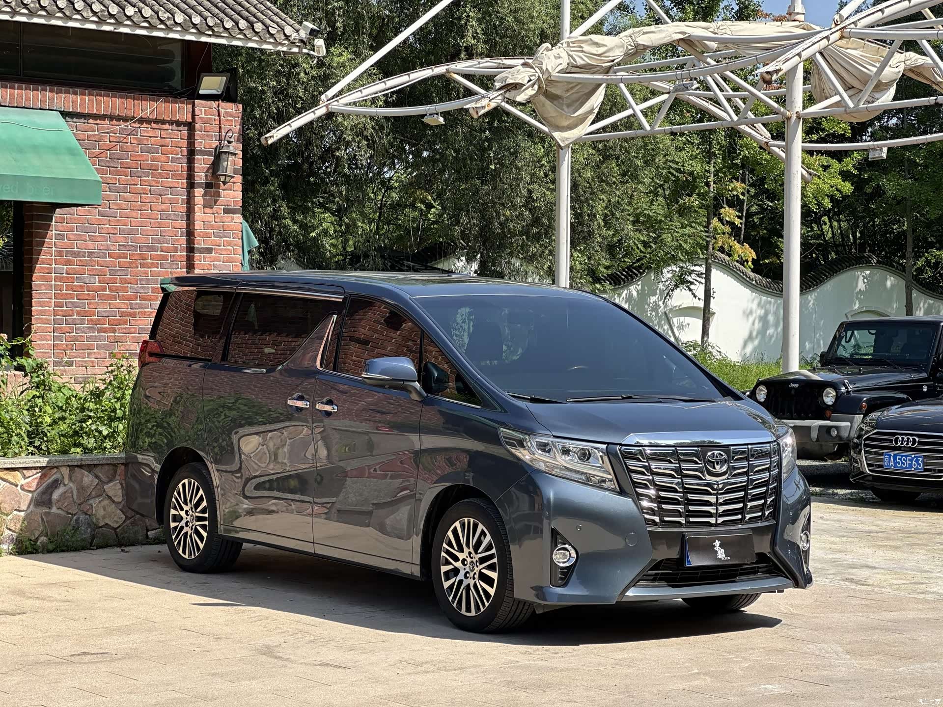 Toyota Alphard, 2017 3