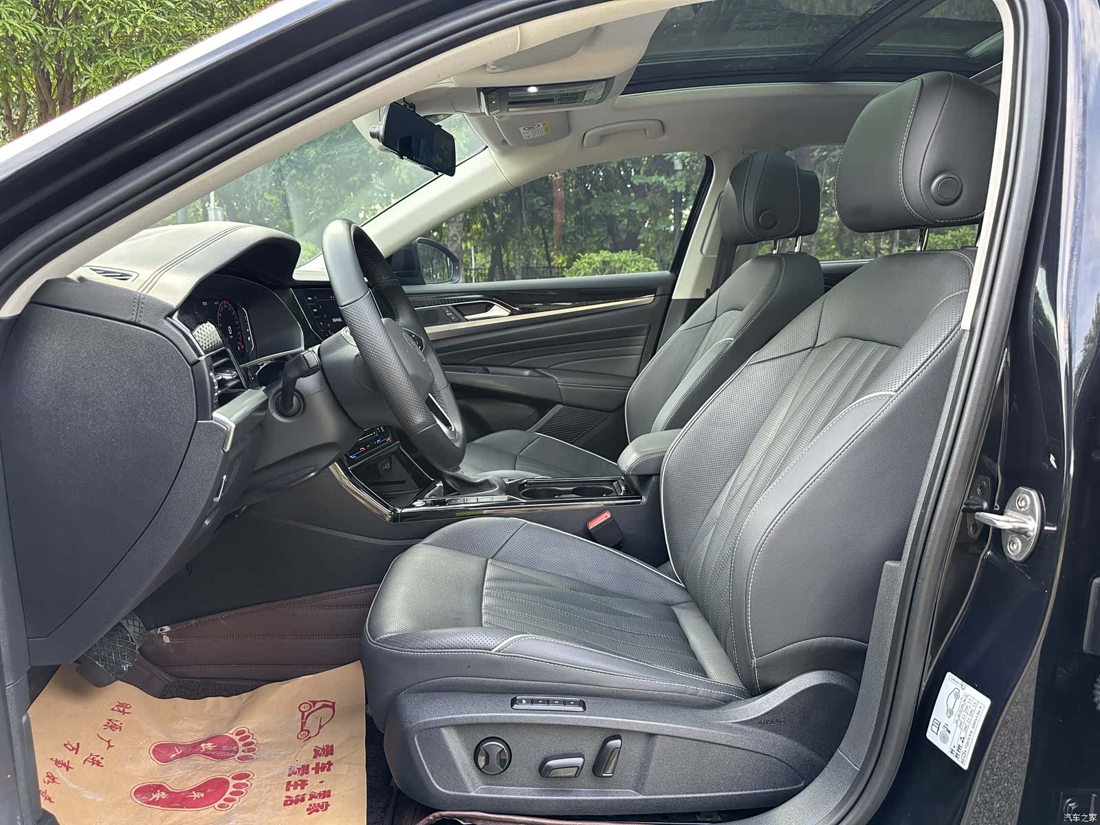 Volkswagen Passat, 2023 все фото