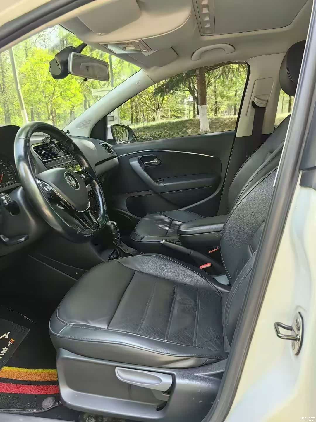 Volkswagen Polo, 2015 все фото