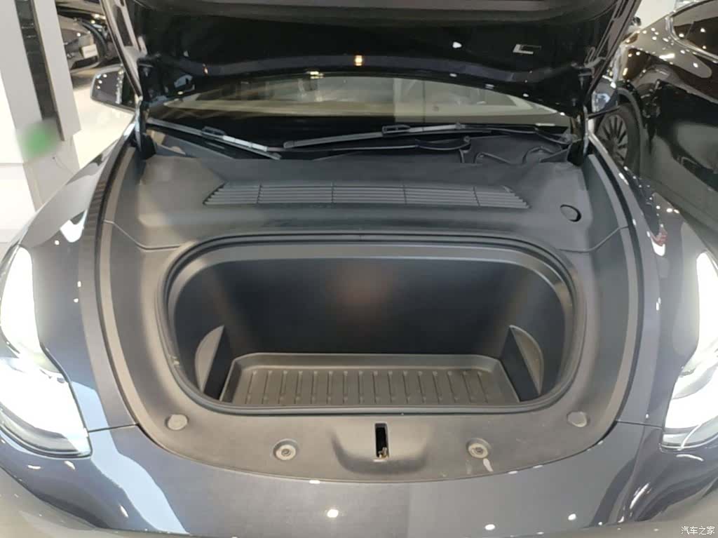 Tesla Model Y, 2024 20