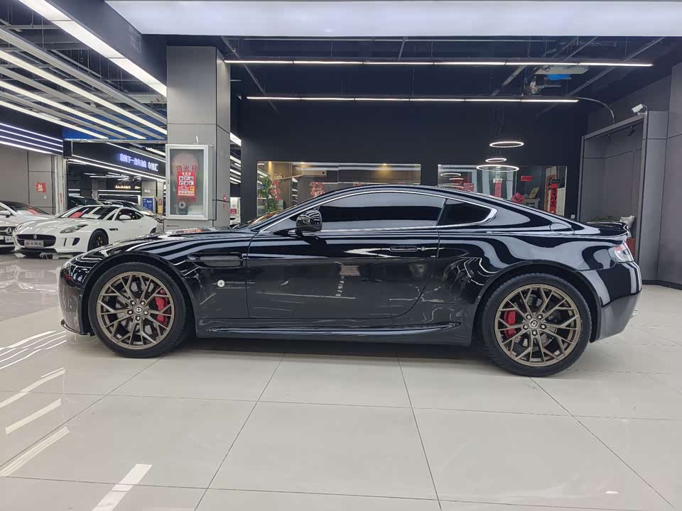 Aston Martin V8 Vantage