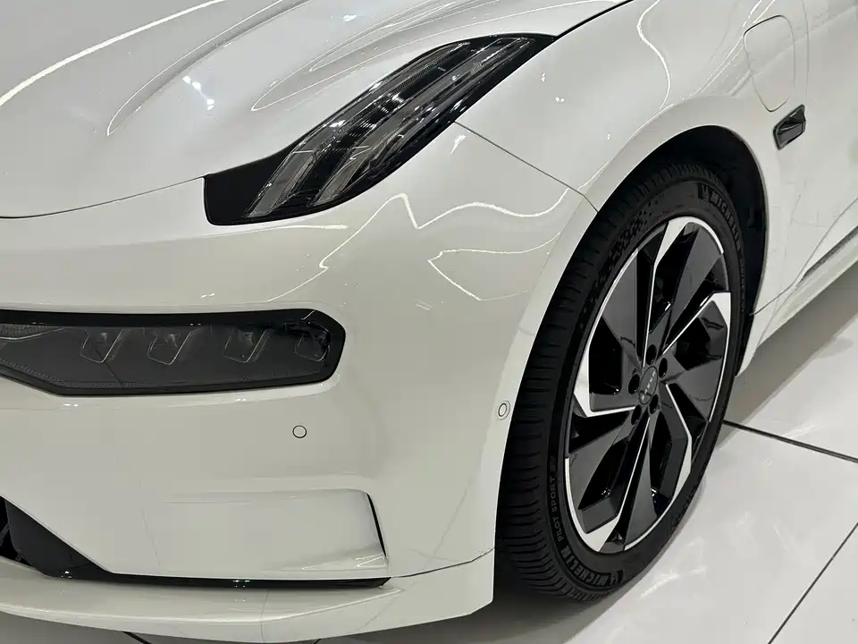 Zeekr 001