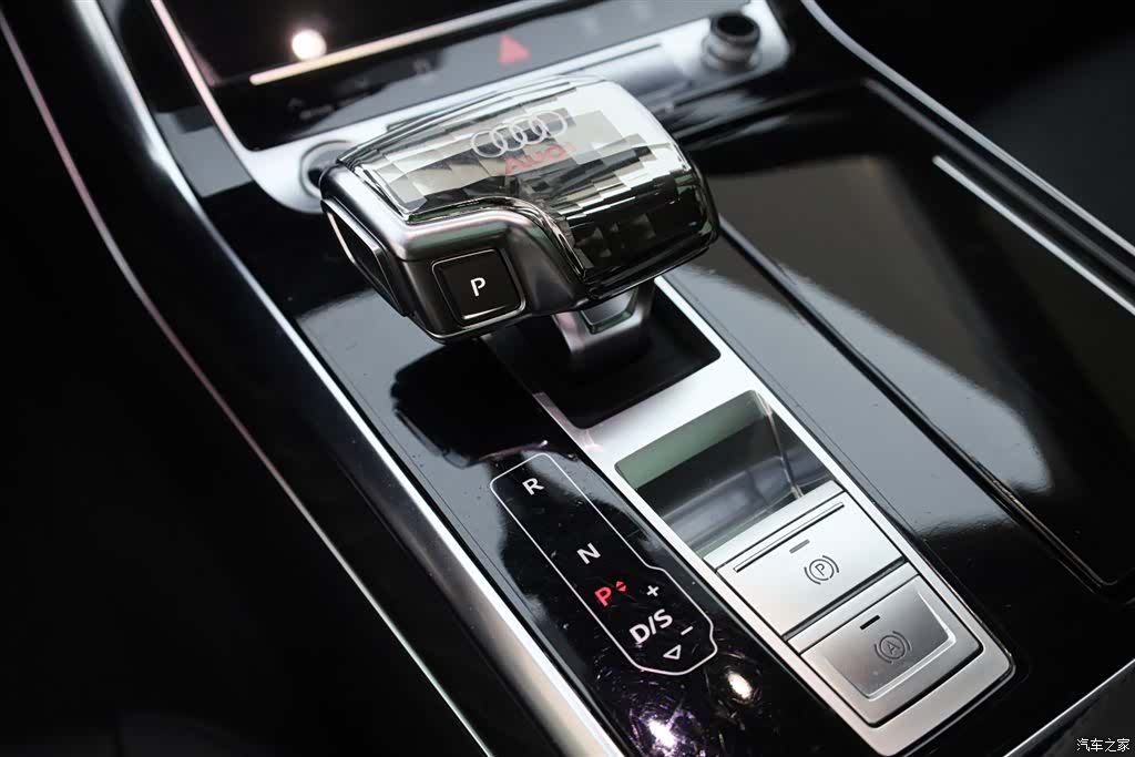 Audi Q8, 2022 28
