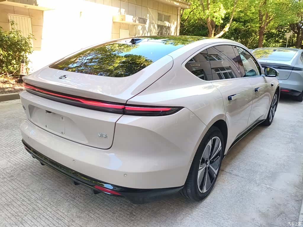 NIO ET5, 2025 все фото