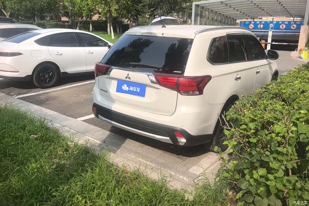 Mitsubishi Outlander, 2016 3